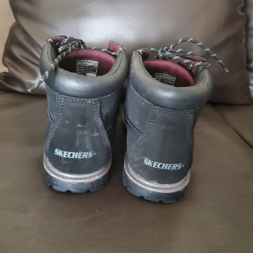 Skechers boots Black color‎ Drawstring size 4.5 big boy
